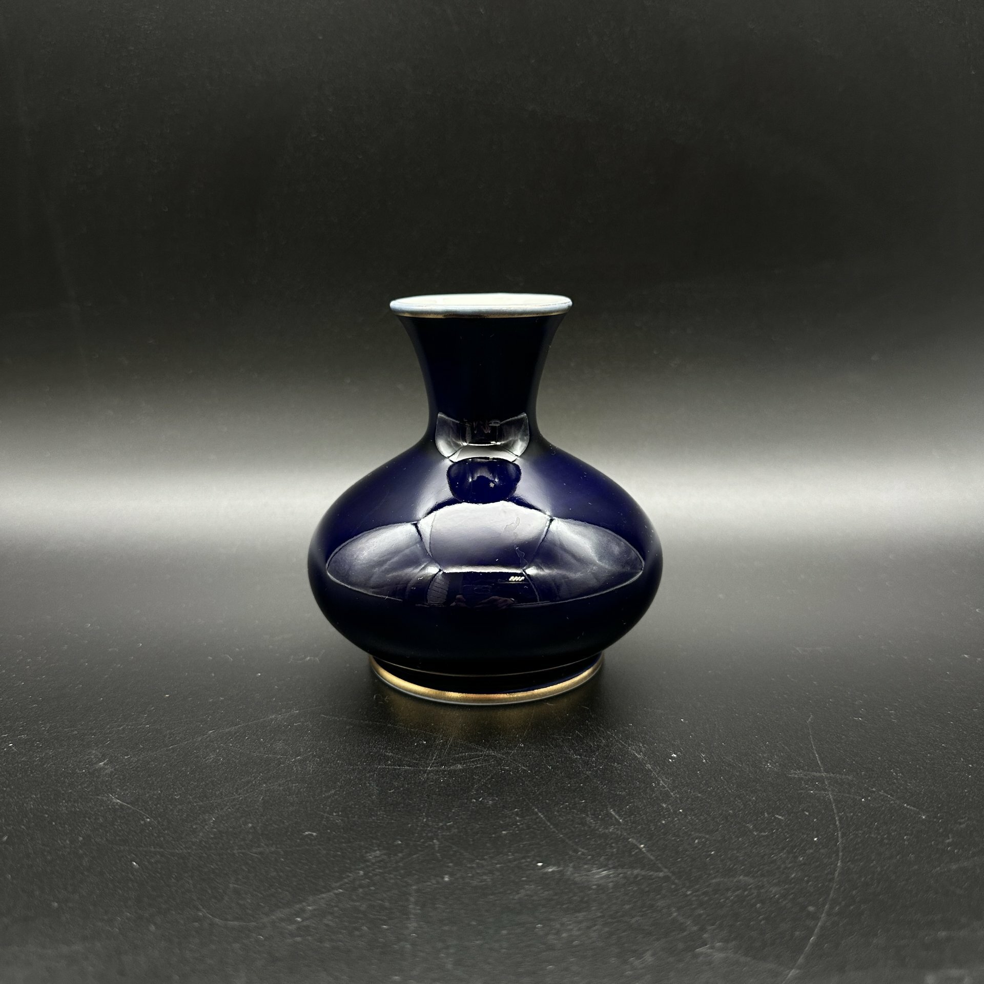 фото Ваза миниатюрная, фарфор, кобальт, крытьё, Ленинградский фарфоровый завод (ЛФЗ)