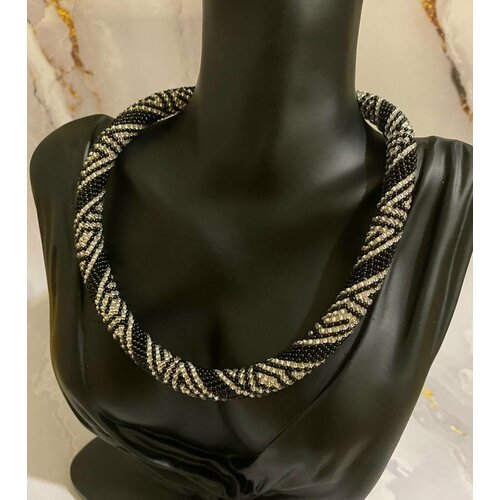 Колье, длина 40.5 см, бесцветный, черный бусы ожерелье колье жгут из бисера ручной работы