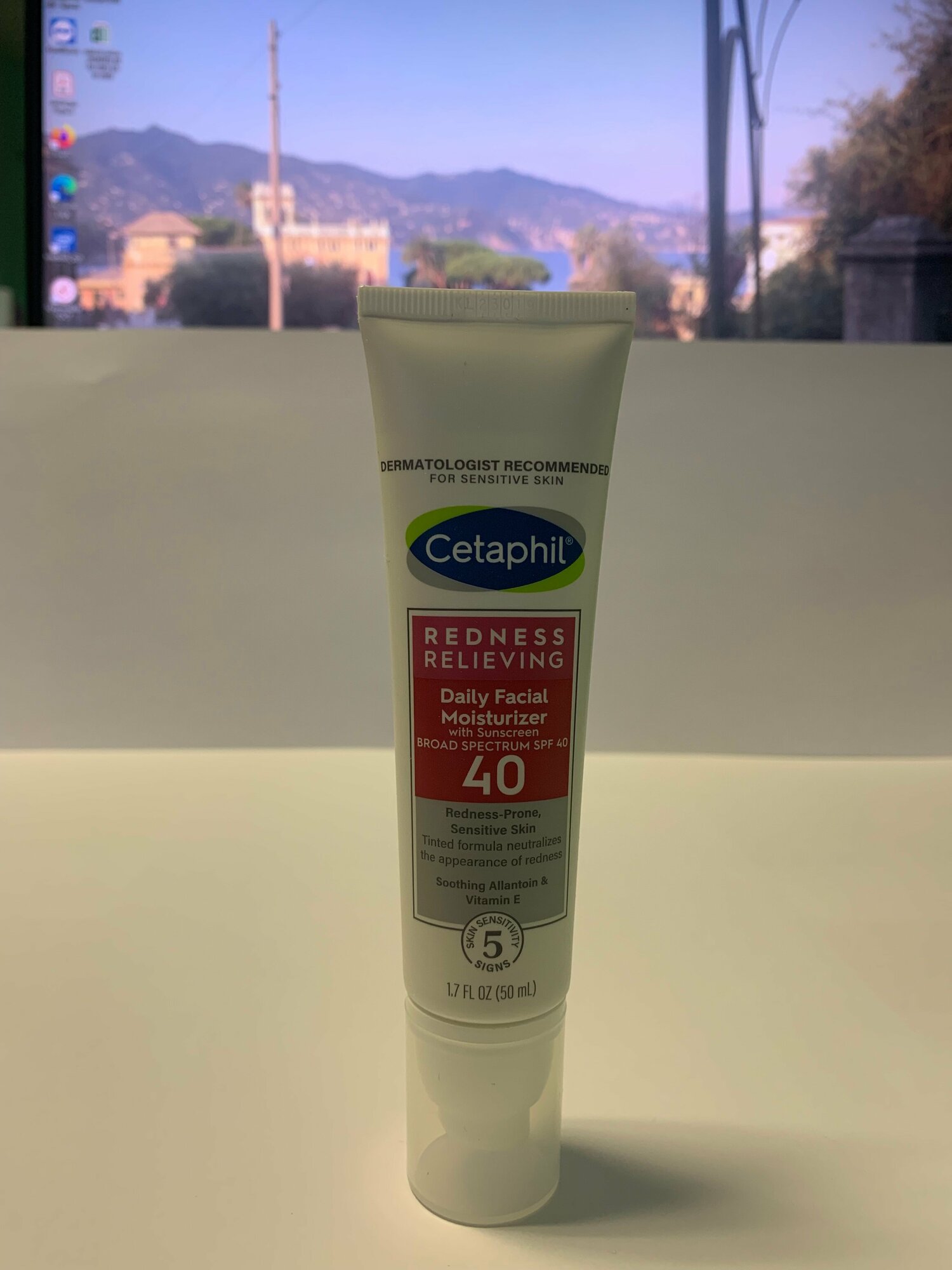 CETAPHIL / Ежедневный увлажняющий крем для лица SPF 40 снимающий покраснения 50 мл