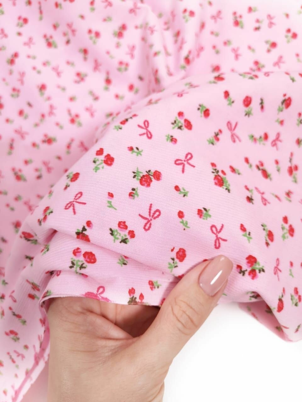 Ткань хлопковый микровельвет цветы на розовом фоне 100х145 см