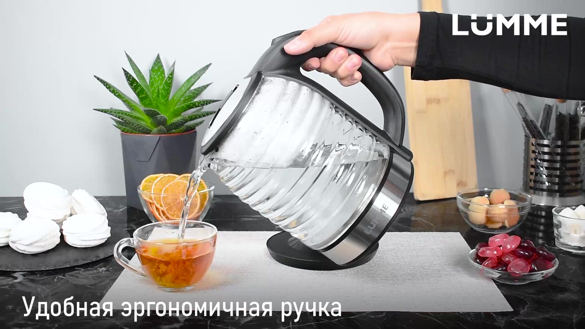 Электрический чайник LUMME LU-4103 красный рубин стеклянный с подсветкой 2 л — фото 1