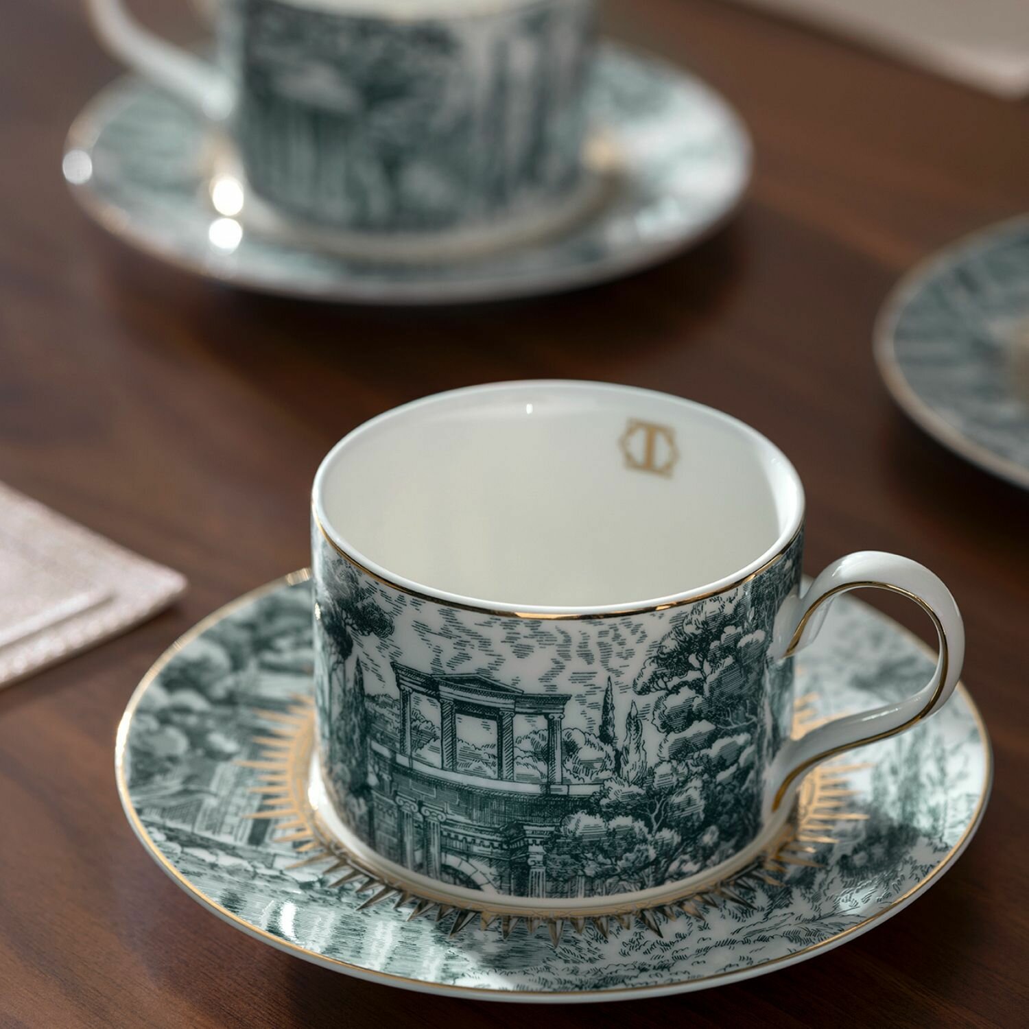 Togas Чайная пара   чашка с блюдцем  Олимпия  фарфор  позолота  с авторским орнаментом  200 мл  2 предмета