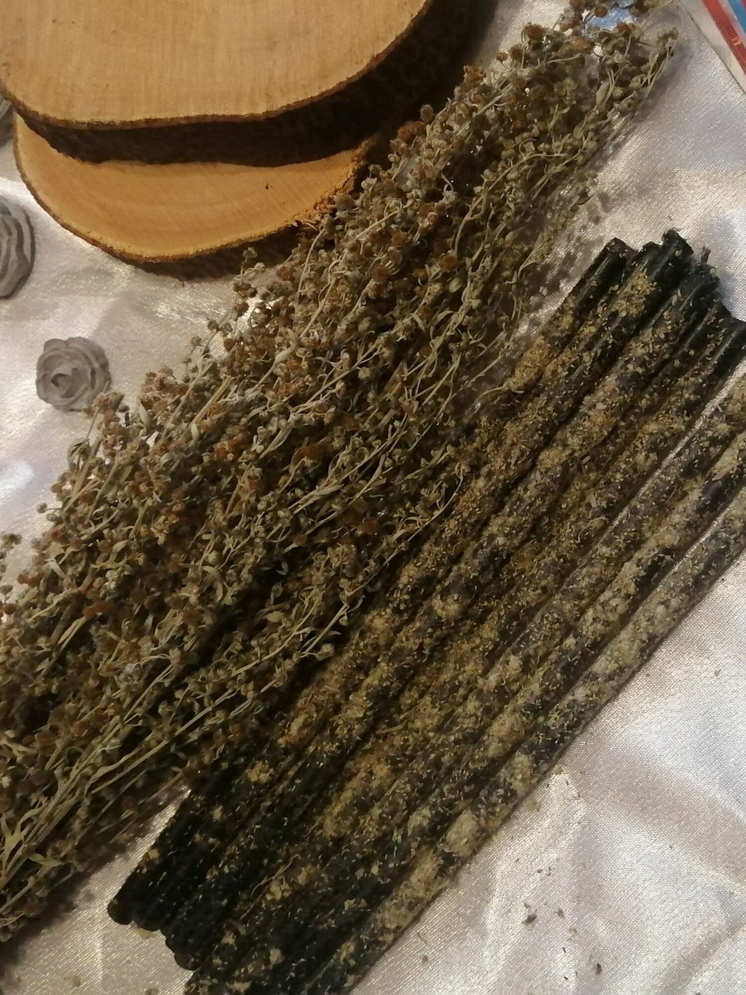 Свечи восковые черные с полынью 10 шт 18х0.5