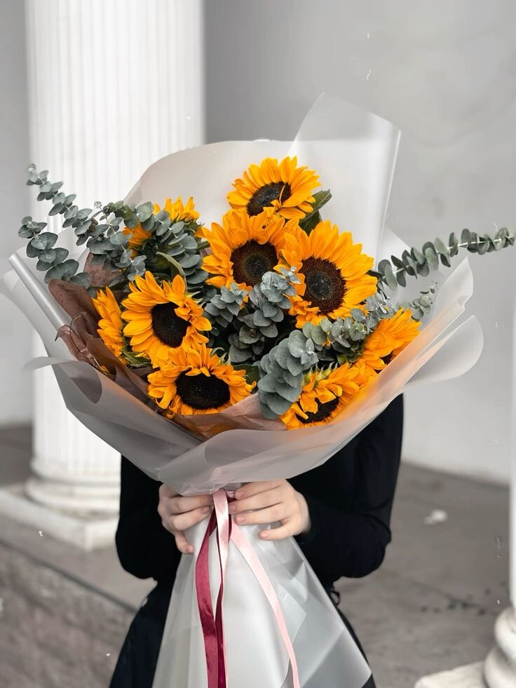 Сезонный букет из ярких оранжевых подсолнухов «Кричи от счастья»