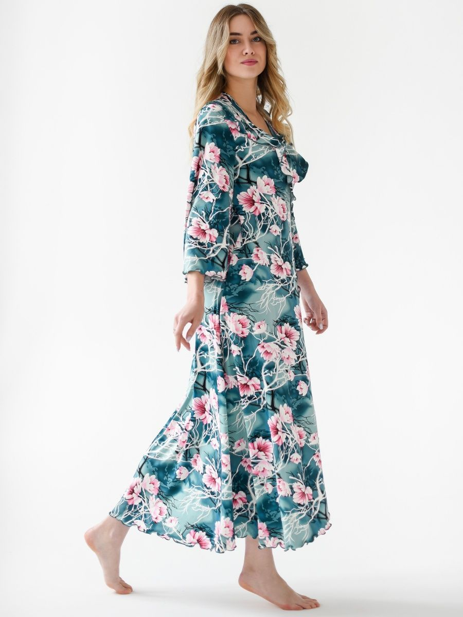 фото Нарядный халат домашний женский на запах, струящийся, с рукавом, длинный. Цвет сине-голубой. Размер 46