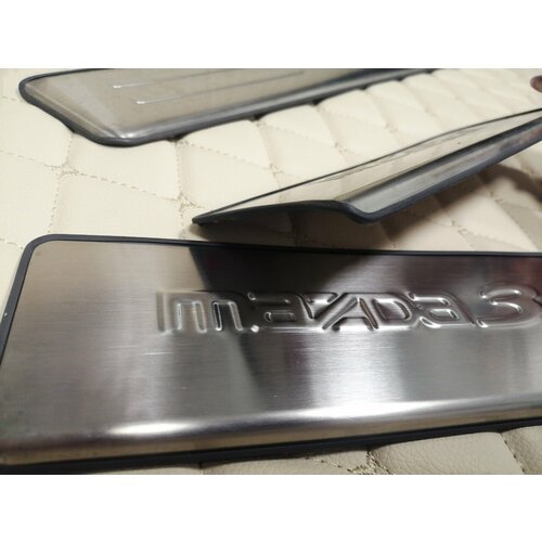 Накладки на пороги Mazda 3 