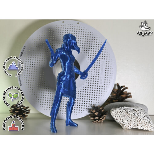 Фигурка Авантюристка голубой 600₽
