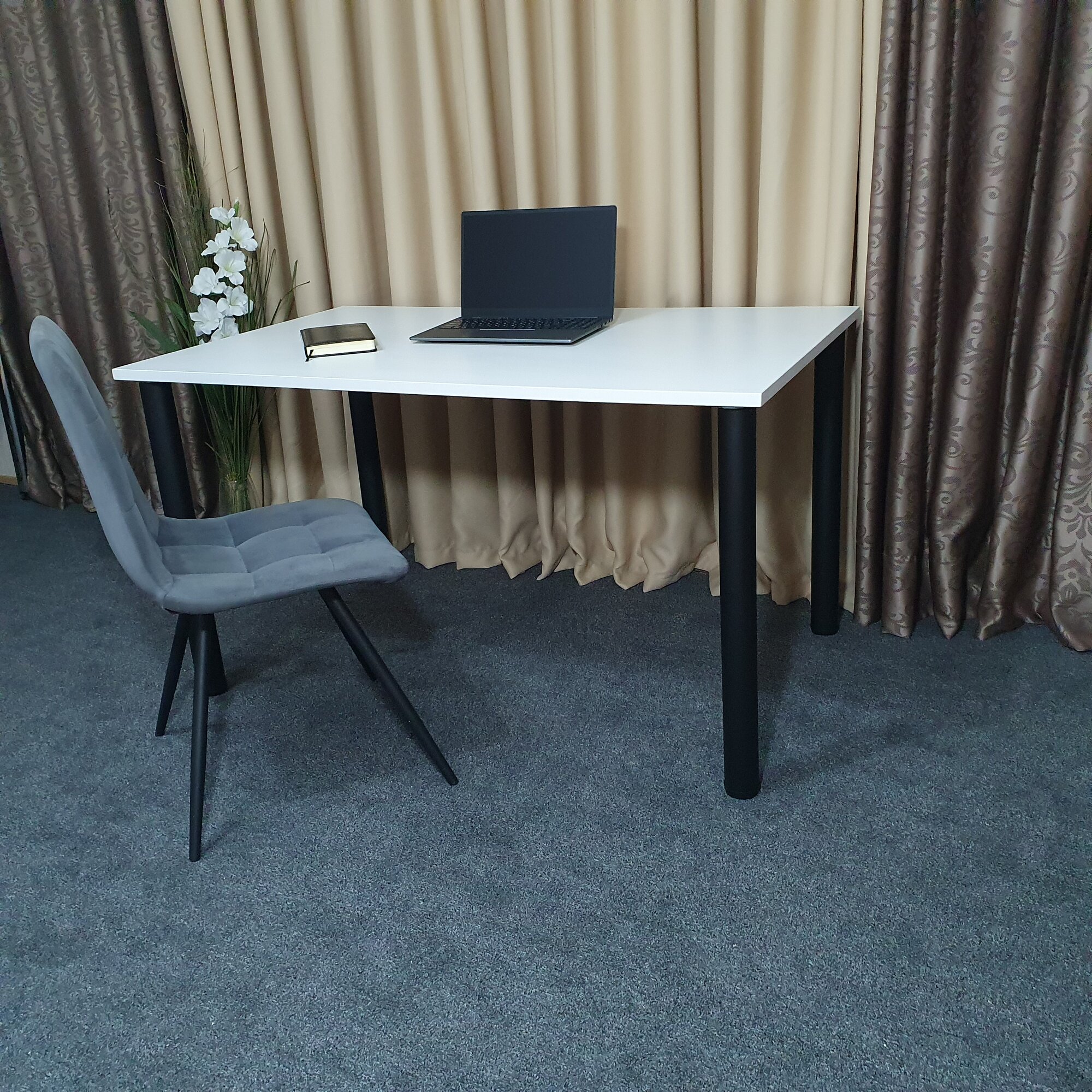 фото Компьютерный стол Белый 50*50 см. Черные ножки