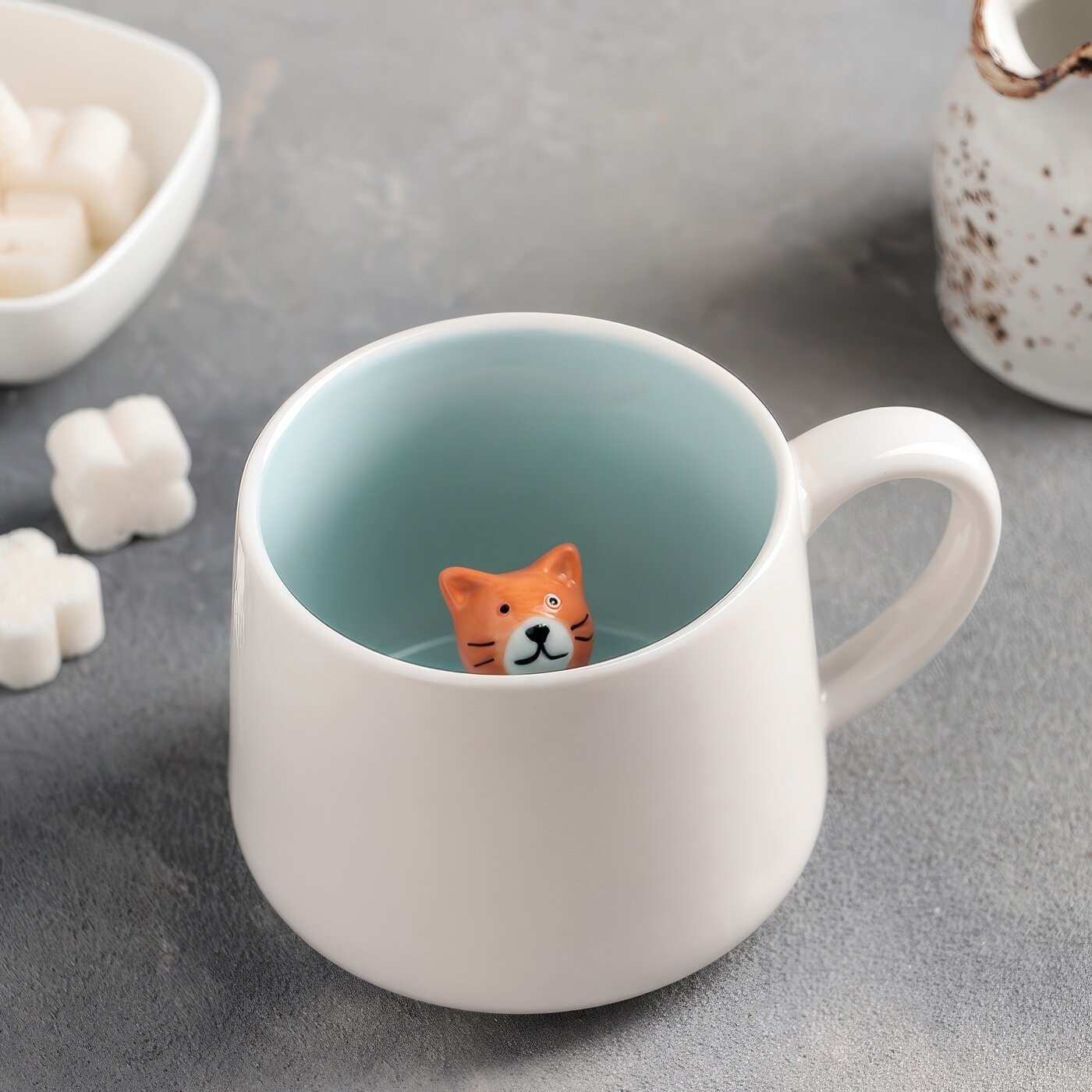 Кружка керамическая с фигуркой на дне «Прятки. Тигра» 350 мл цвет белый