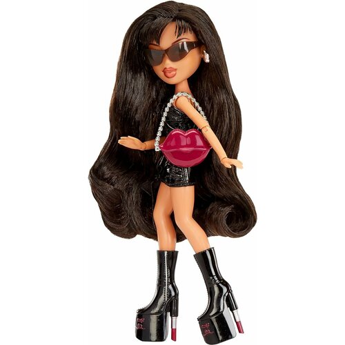 фото Bratz x kylie jenner day fashion doll - кукла братц кайли дженнер дневной образ (с сумочкой в форме губ).