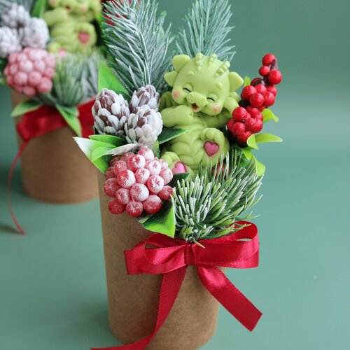 Дракон с рябиной. Новогодний букет из мыла ручной работы.