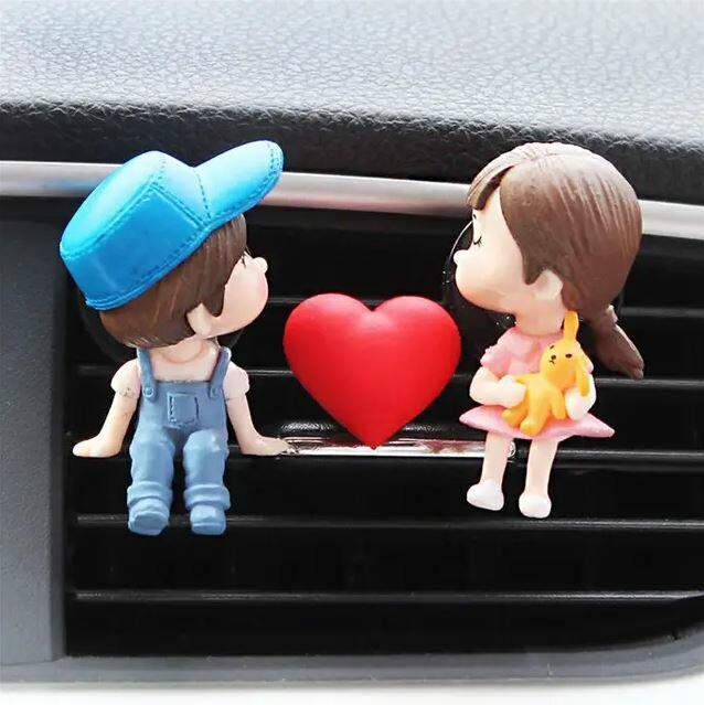 Автомобильный ароматизатор в дефлектор, романтичные мальчик, девочка и сердце.