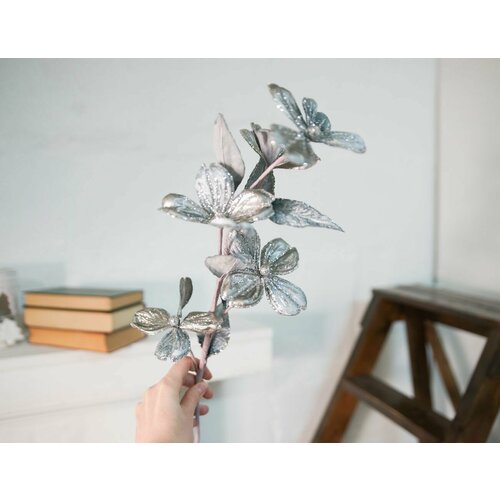 Искусственная ветка серебряный кизил полиэстер 64 см Christmas Deluxe 86749 1733₽