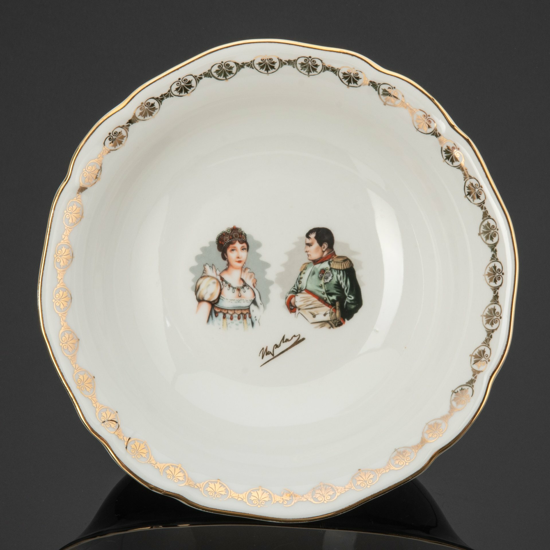 Глубокая тарелка с изображением Жозефины и Наполеона