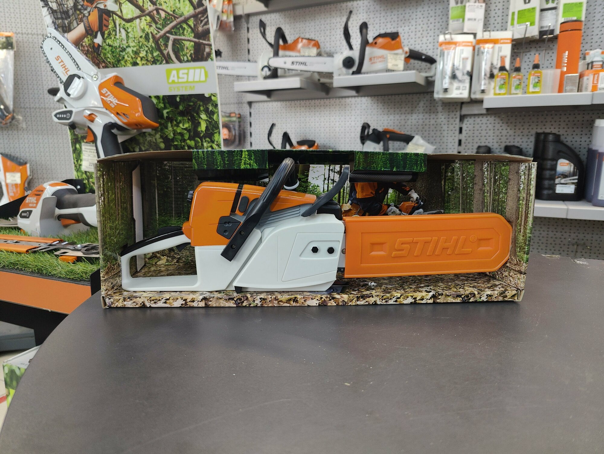 Игрушечная пила Stihl на батарейках 0464-934-0000 - фото №6