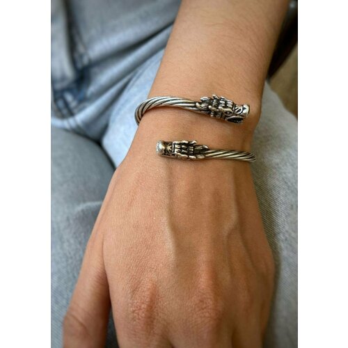 Жесткий браслет 