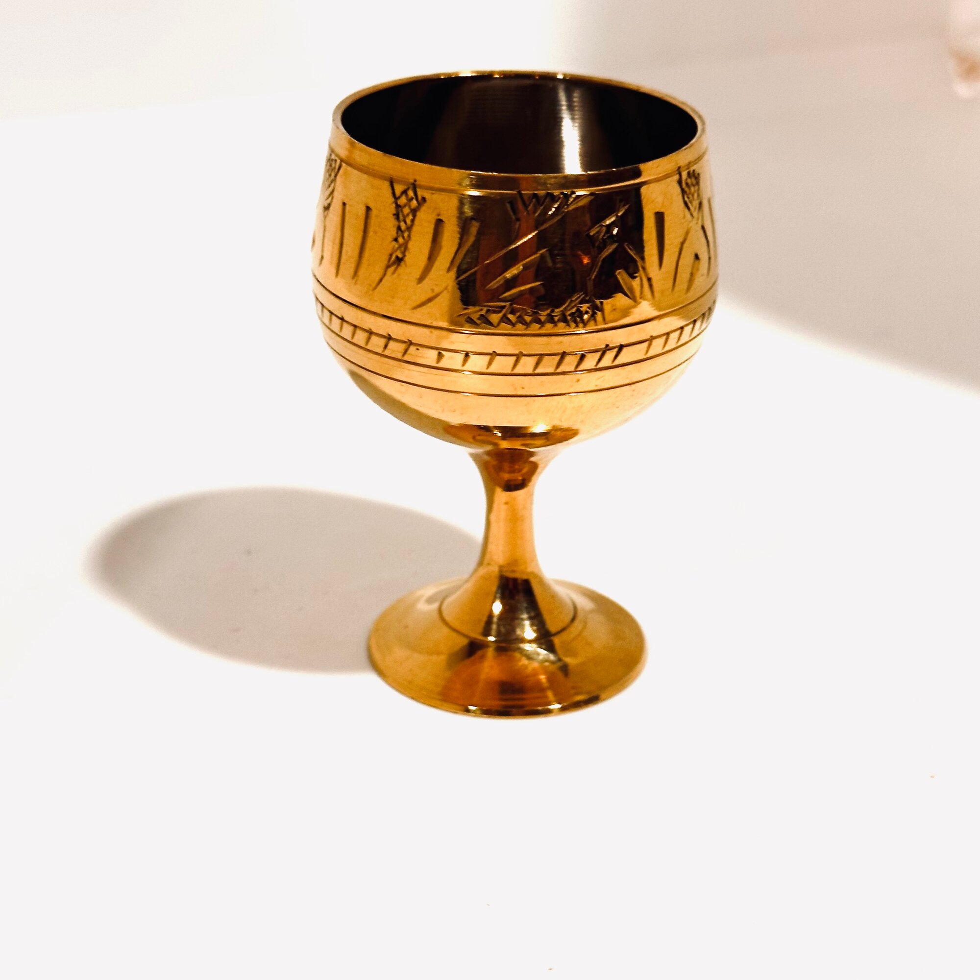 фото Рюмка из латуни с изящной гравировкой 40 мл