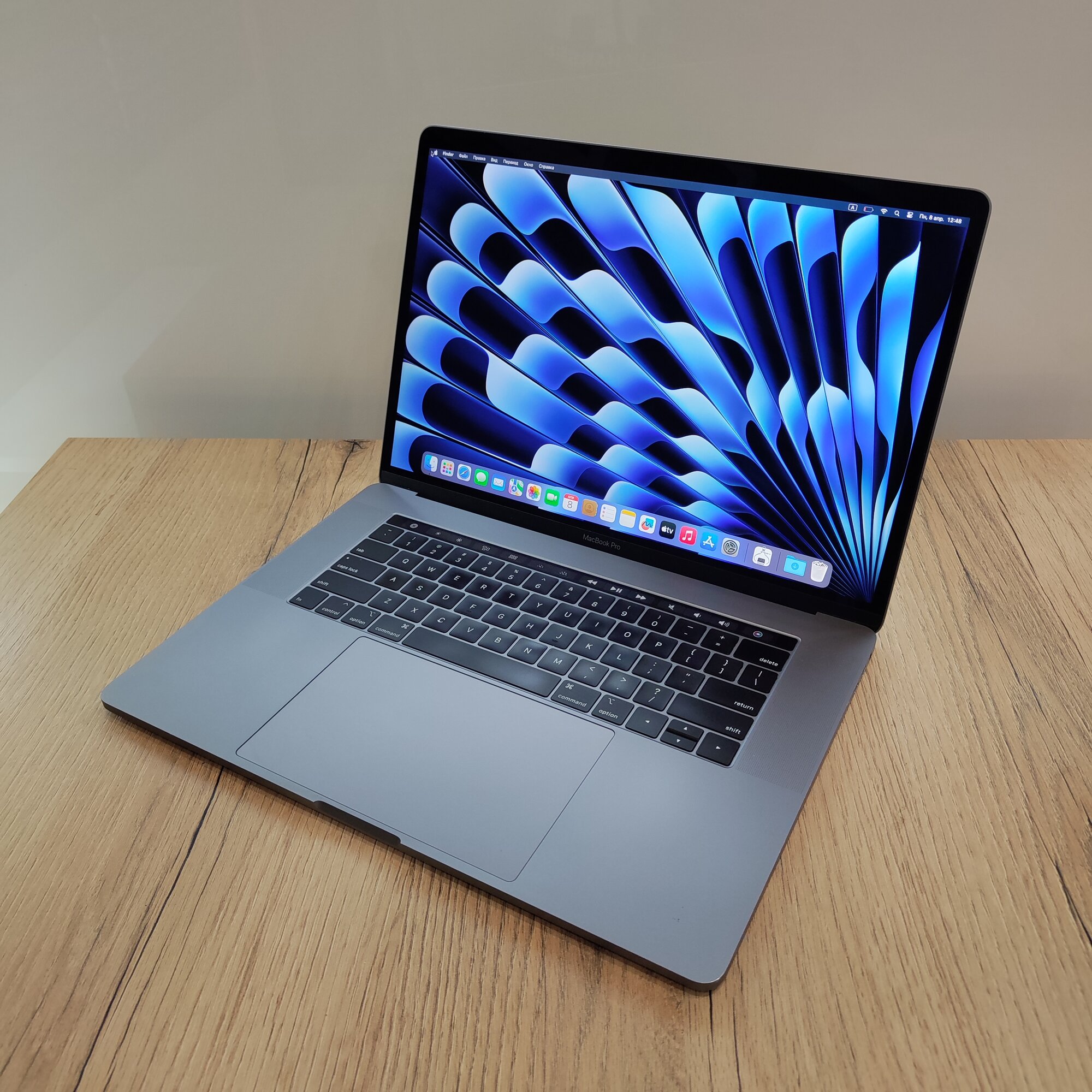 15.4" Ноутбук Apple MacBook Pro 15 Late 2019 (2880x1800, Intel Core i9 2.3 ГГц, RAM 16 ГБ, DDR4, SSD 512 ГБ, AMD Radeon 560X, macOS, A1990)