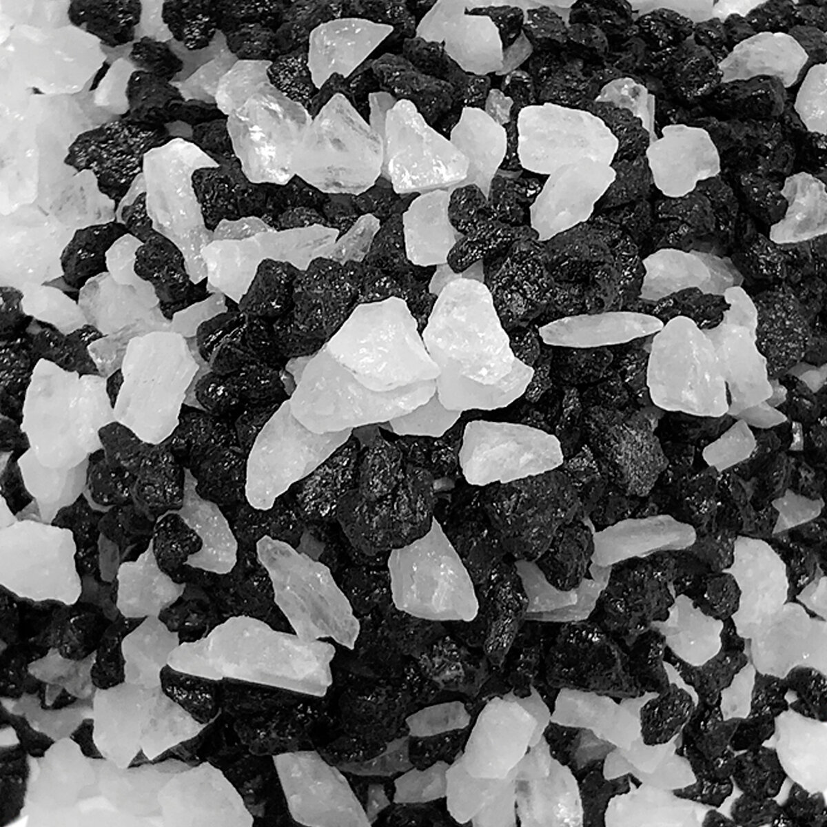 Натуральный грунт для аквариума террариума палюдариума, для суккулентов и растений, Zoo One, природный материал, "Чёрный+кварц", (фракция 2-5 мм) 1 кг