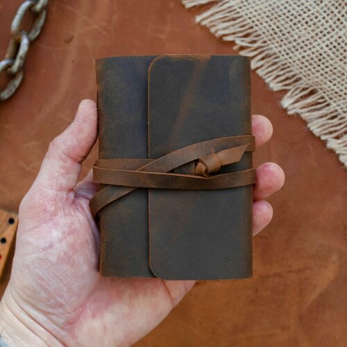 Кожаный блокнот А7 с хлястиком 2290₽