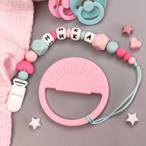 Именной силиконовый держатель для пустышки с грызунком - Ника, для новорожденных, прорезыватель