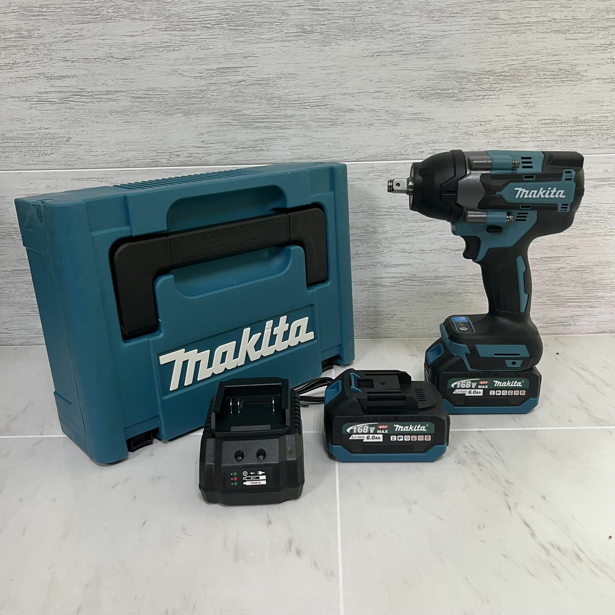 фото Гайковёрт ударный бесщёточный аккумуляторный Makita 800 N.m