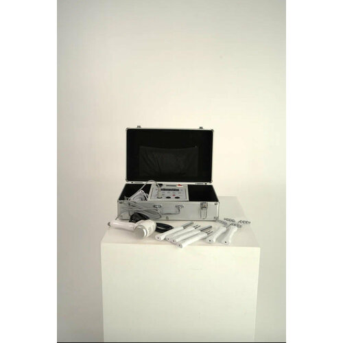 Косметологический аппарат Микротоки Аппарат для лица профессиональный тела и шеи с электродами-перчатками в кейсе 38695₽