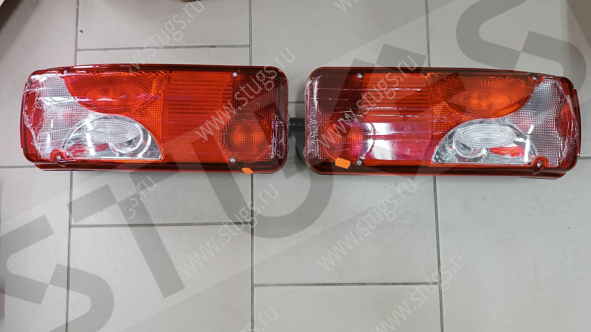 Фонарь задний FAW J7 левый 3716015-2000-C00/C