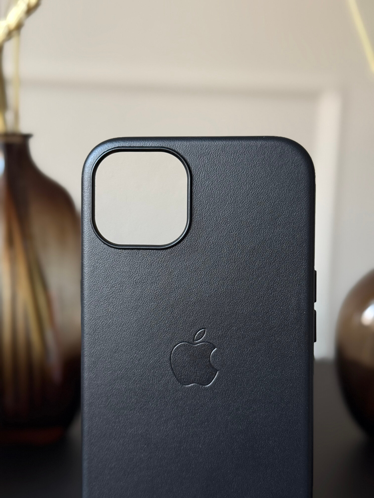 Чехол накладка для iPhone 13 Leather Case with MagSafe, чёрный — фото 1