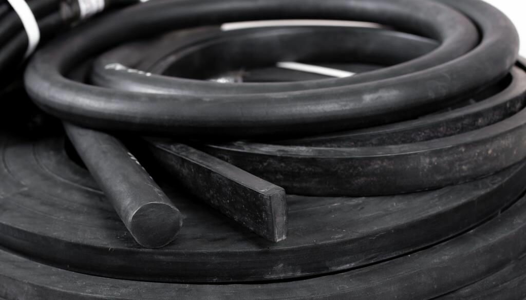 Шнур резиновый уплотнительный черный монолитный жесткий круглый 20 мм длина 2 метра