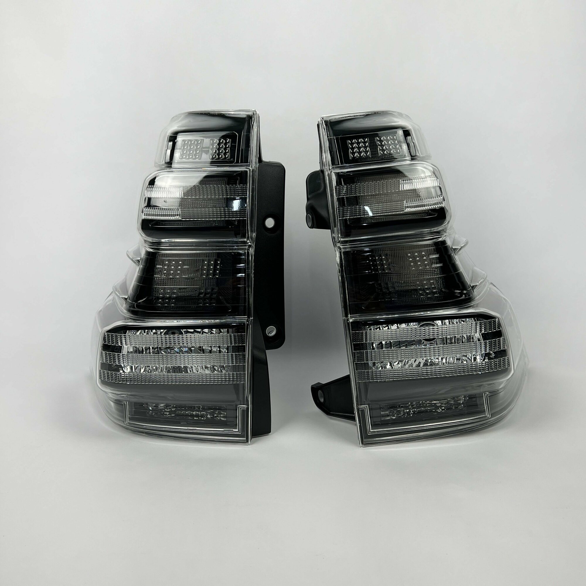 Стоп-сигналы фонари фары на Toyota Land Cruiser Prado 150 2009-2017 года дымчатый.