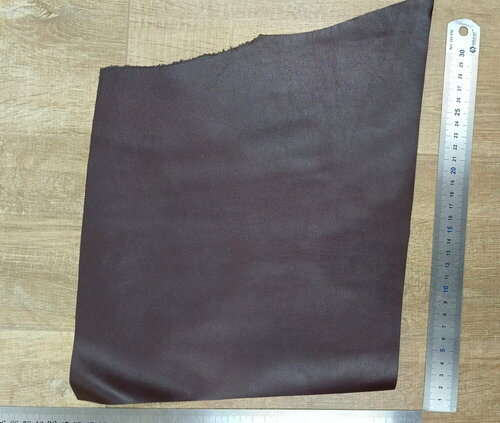 Кусок (лоскут) натуральной кожи темно-фиолетового цвета, 28х36 см, толщ. 1.1-1.3 мм