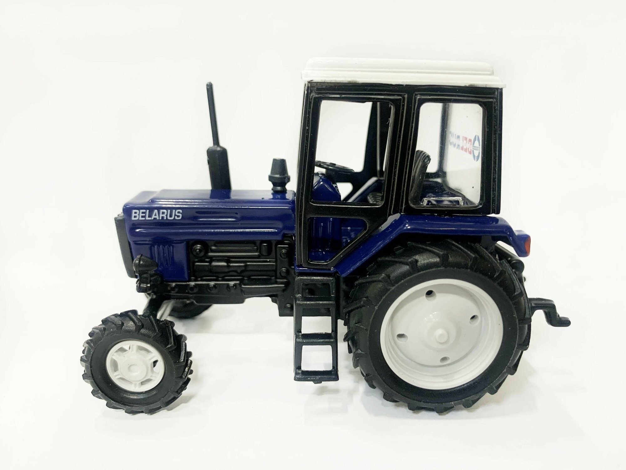 Сувенирная модель Трактора МТЗ-82 Люкс-2 "(синий) с логотипом "BEL RUS " 1:43 160382