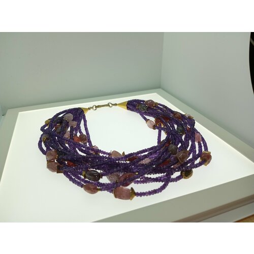 Колье Берег солнца Колье из пятнадцати нитей, аметист натуральный ААА ручной огранки, Шпинель натуральная цветная свободной формы кабошонное качество. Колье дизайнерское в одном экземпляре, 41 см., шпинель, аметист, длина 41 см, фиолетовый, фуксия