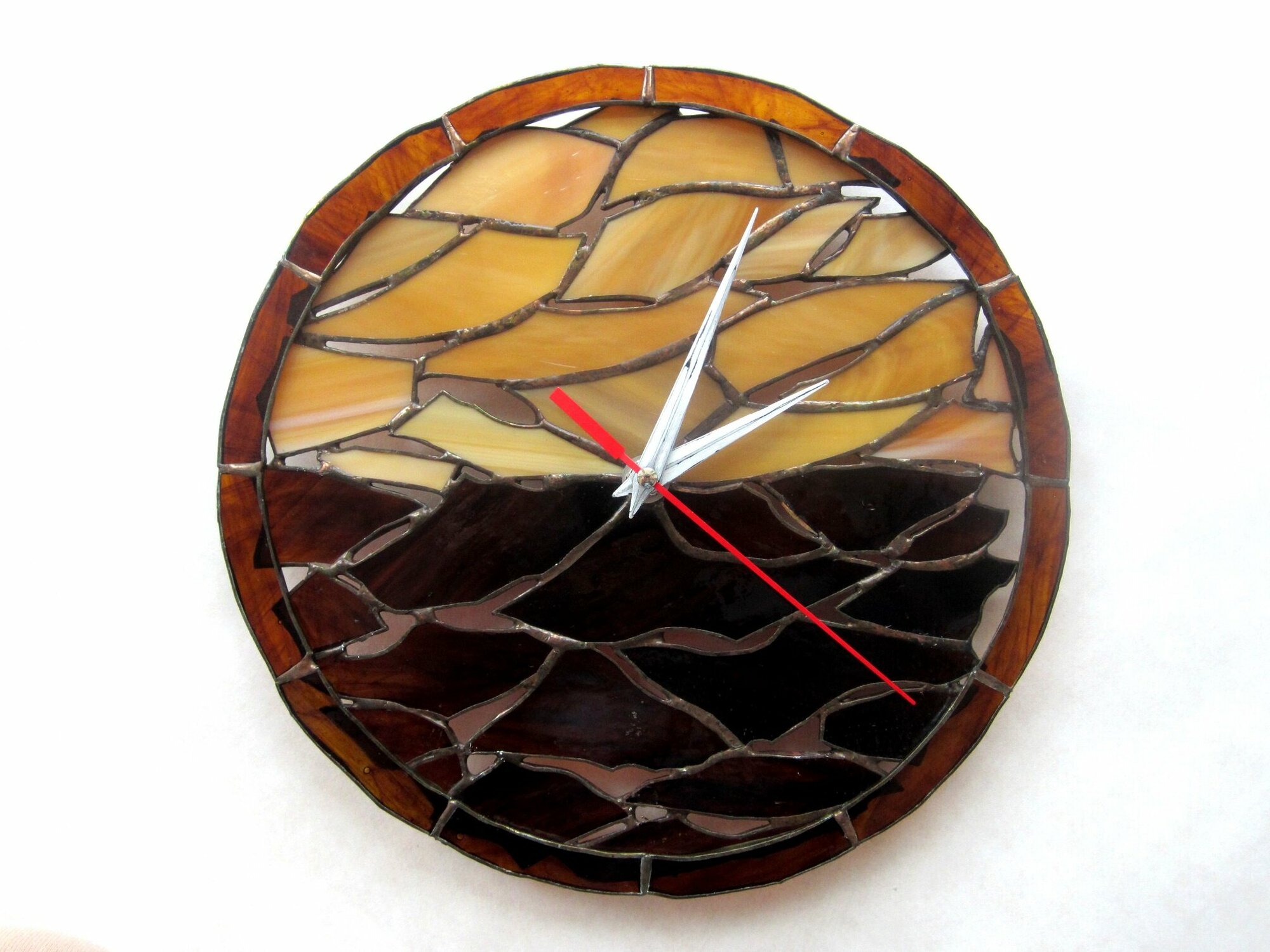 Витражные часы " Пустыня" настенные ручной работы в технике Тиффани из цветного стекла
