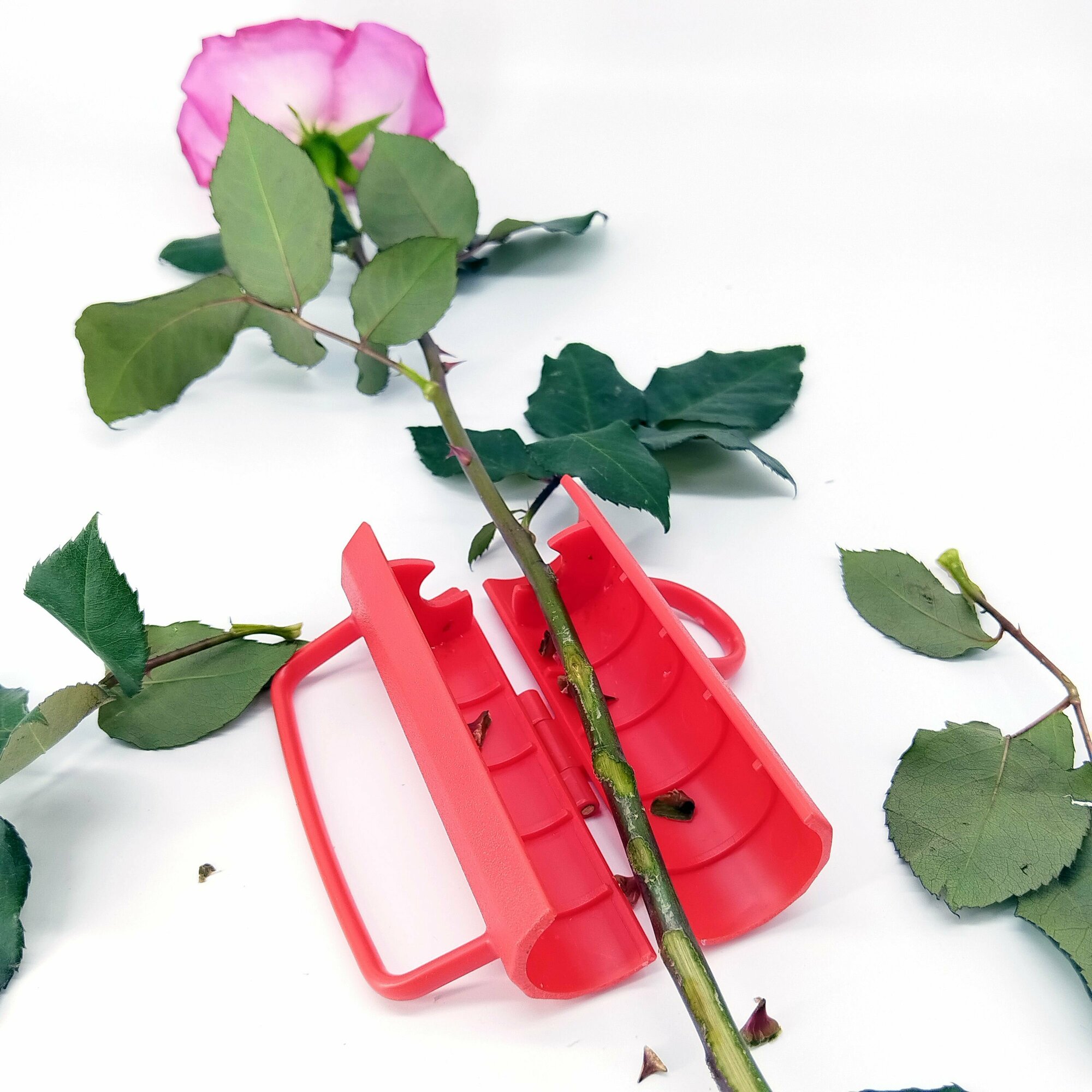 Шипосниматель для очистки стеблей, красный / удалитель шипов с роз - фотография № 2