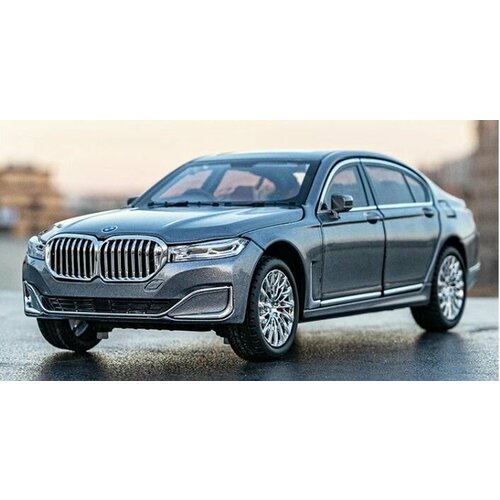 Металлическая коллекционная модель BMW 7, Серебристая БМВ, 1/24