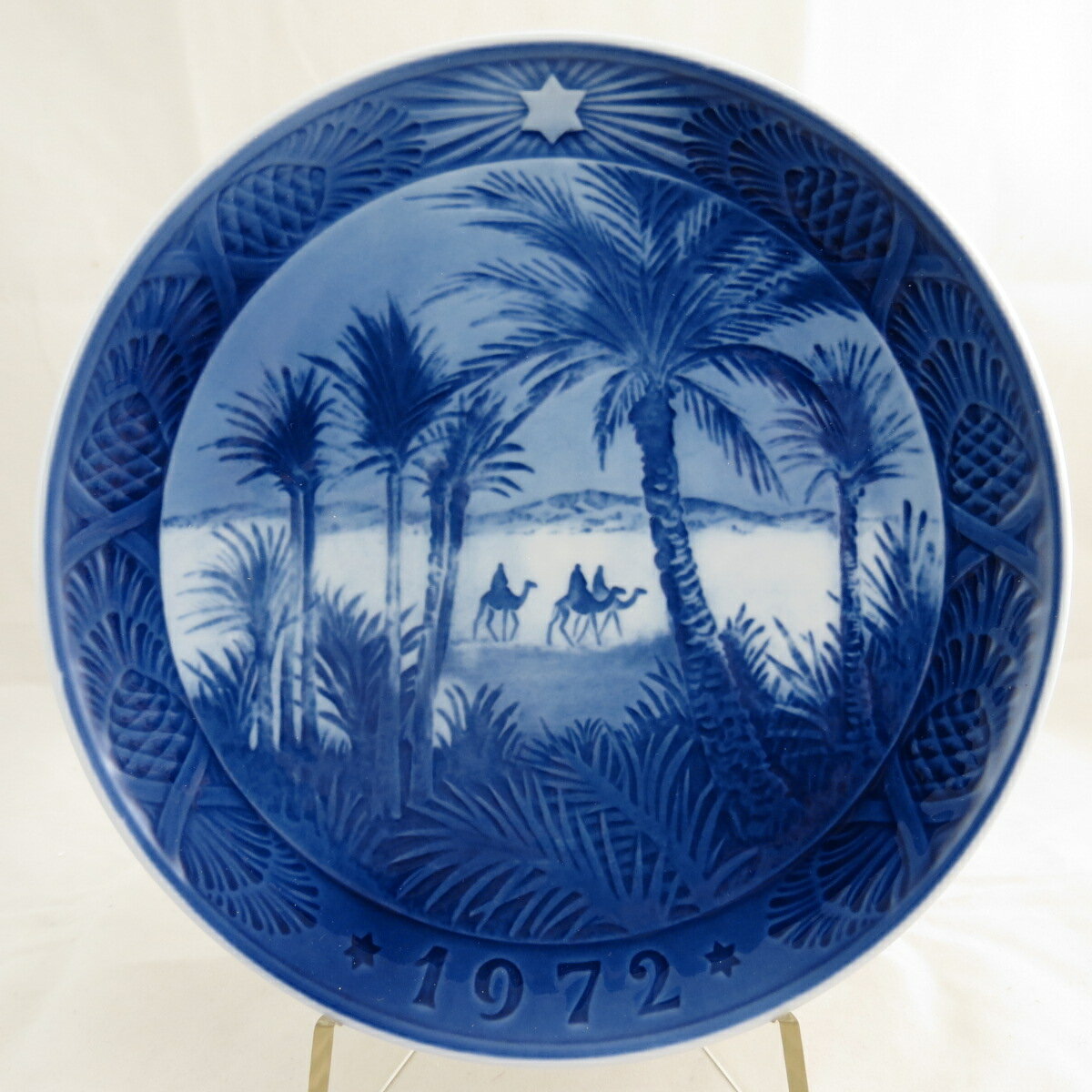 Декоративная коллекционная тарелка "Сочельник 1972: В пустыне". Фарфор, деколь, подглазурная ручная роспись. Дания, Royal Copenhagen, Кай Ланге, 1972