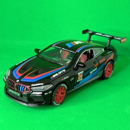 Машина металлическая BMW M8 GTE с световым и звуковым сопровождением / масштаб 1:32 модель автомобиля сборная на радиоуправлении rastar bmw m8 gte масштаб 1 18
