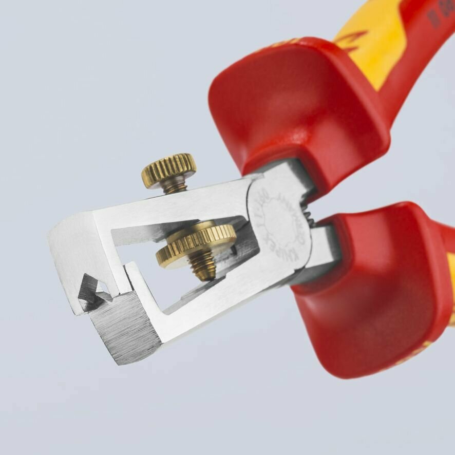 Стриппер KNIPEX VDE, d5 мм (10 кв. мм), длина 160 мм, пружина, хром, 2-комп диэлектрические ручки KN-1106160 — фото 1