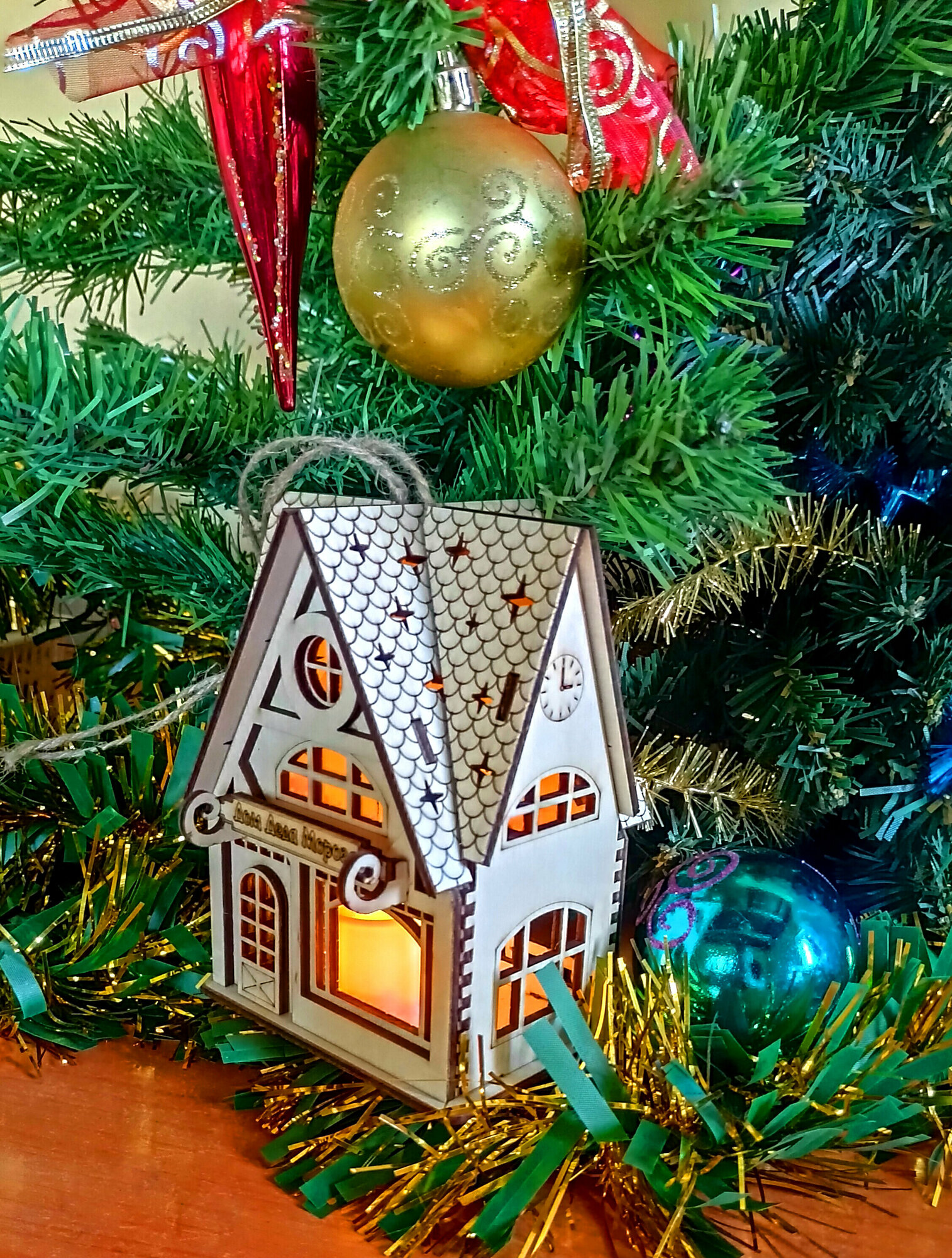 Сборная модель - Домик Деда Мороза - новогодний сувенир со светодиодной свечой