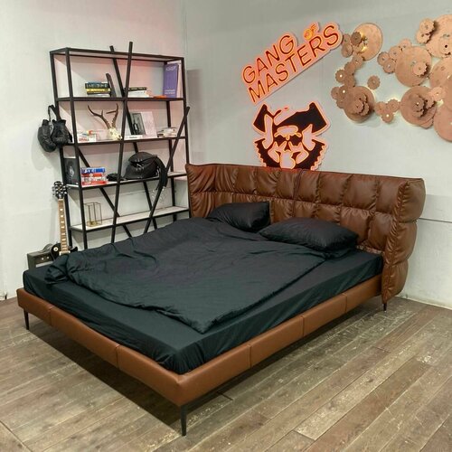 Двуспальная кровать 180х200 Оксфорд с мягким изголовьем для дома, для спальни, ортопедическое основание, ламели усиленные, на высоких ножках, эко-кожа коричневая, Банда Мастеров, Россия