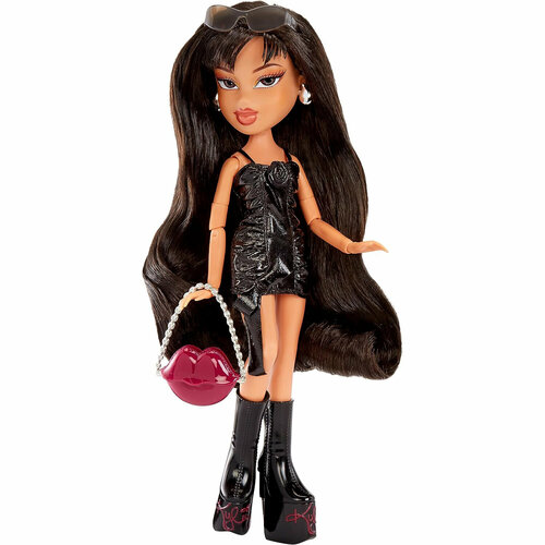 Кукла Братц в дневном наряде и Кайли Дженнер Bratz x Kylie Jenner Day fashion.