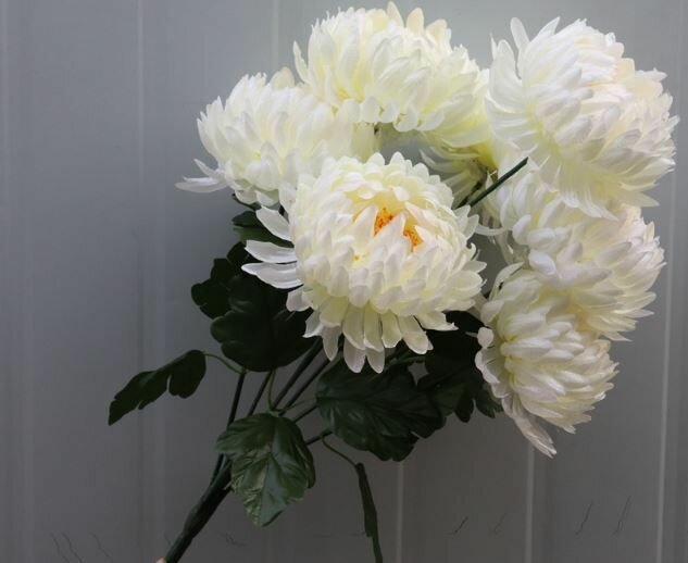 Искусственные цветы. Хризантема белая.
