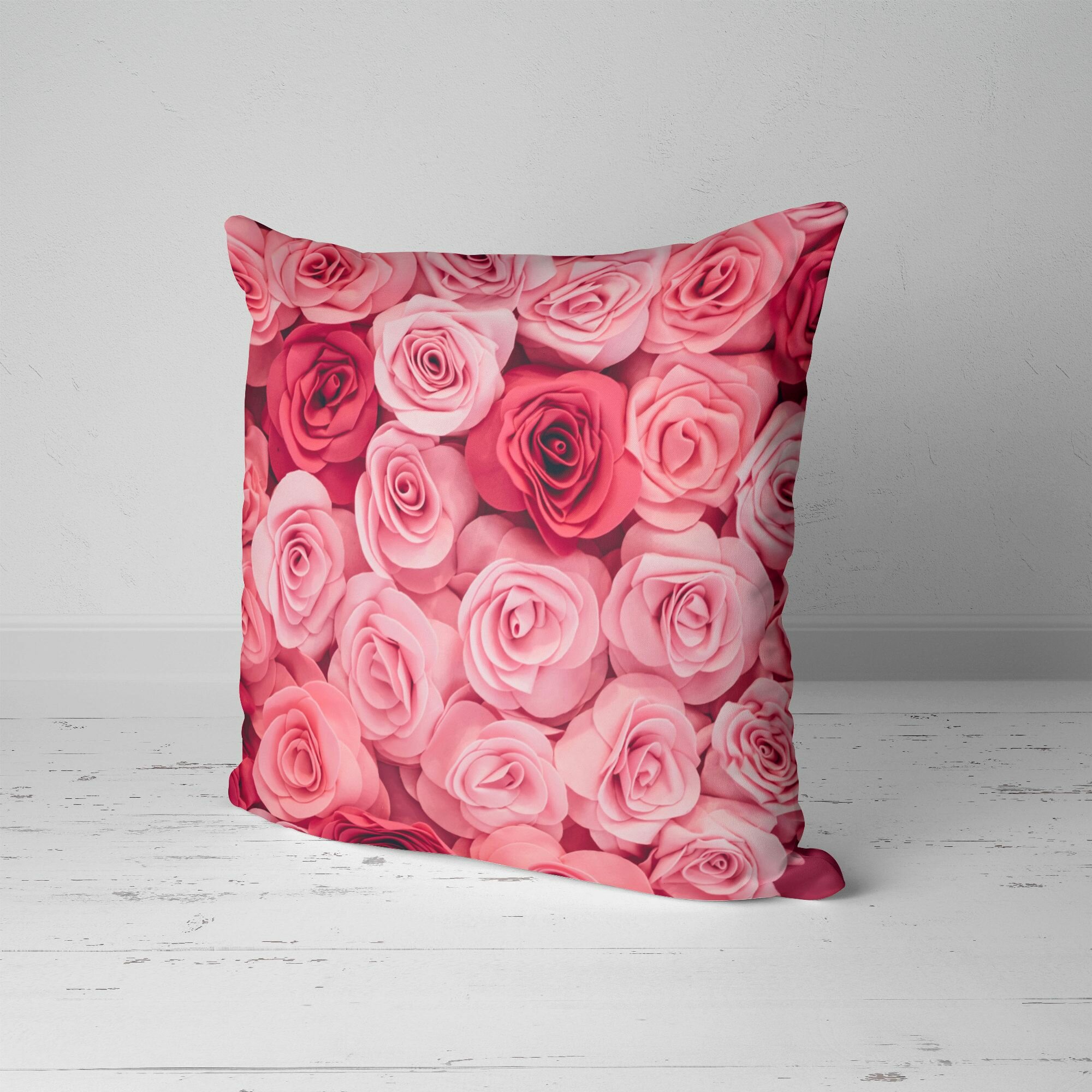 фото Подушка декоративная 45х45см / Цветочки и бабочки / Девушкам / Розовые Розы