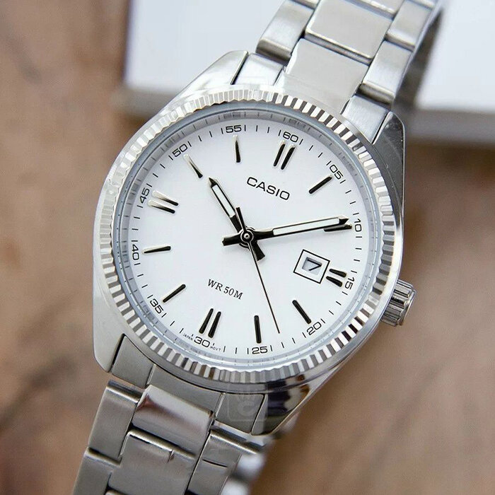 Наручные часы CASIO Collection, серебряный — фото 1