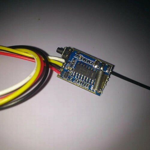 Беспроводной видеопередатчик UHF-200 1503₽