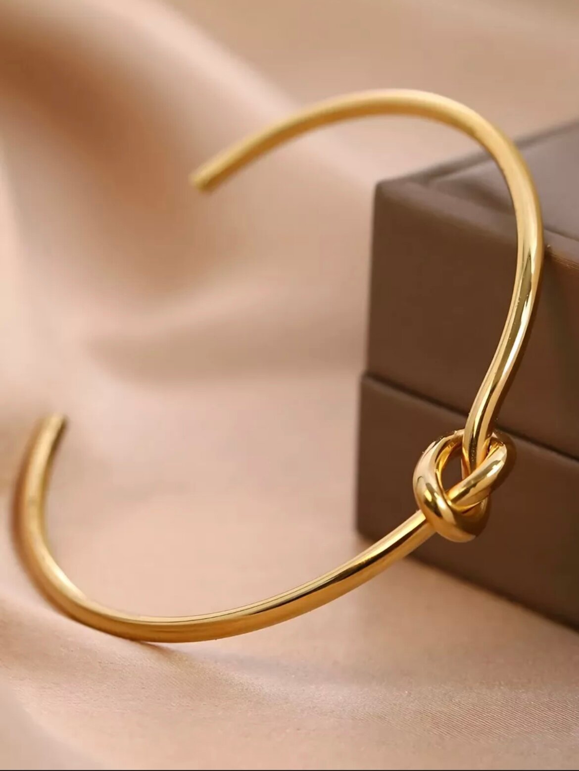 Жесткий браслет