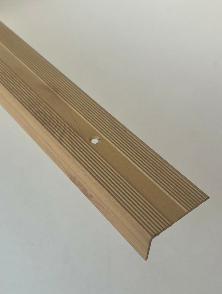 Порог алюминиевый угловой для пола 40х20мм длина 900 мм Сосна