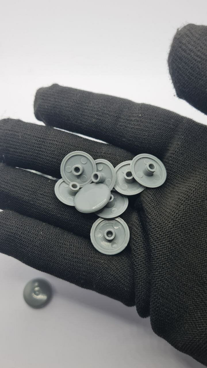 Заглушка мебельная к стяжке пластмассовая d.14мм серая №18 50 шт — фото 1